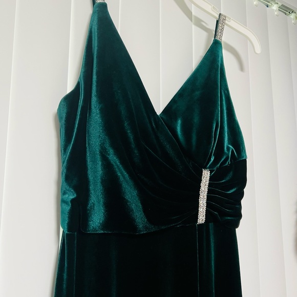 Dress - Picture 2 of 4